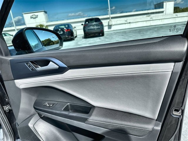 Used 2024 Volkswagen Taos SE image 29