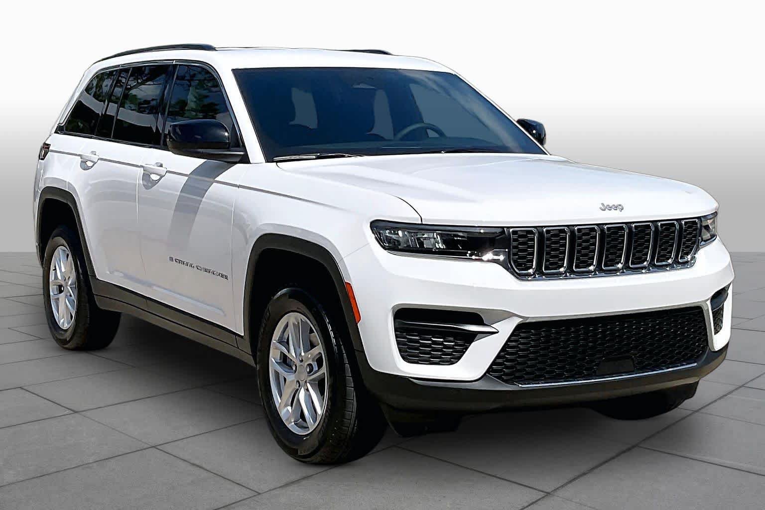 New 2026 Jeep Grand Cherokee Laredo AWD/4WD image 2
