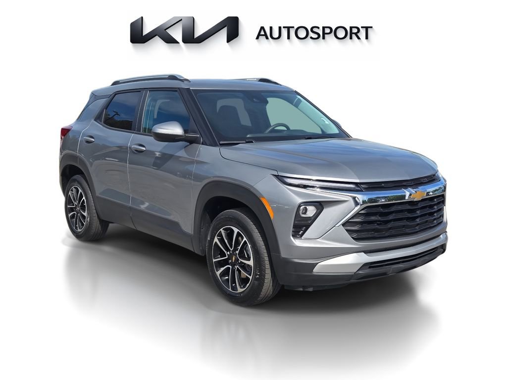 Used 2025 Chevrolet TrailBlazer LT image 3