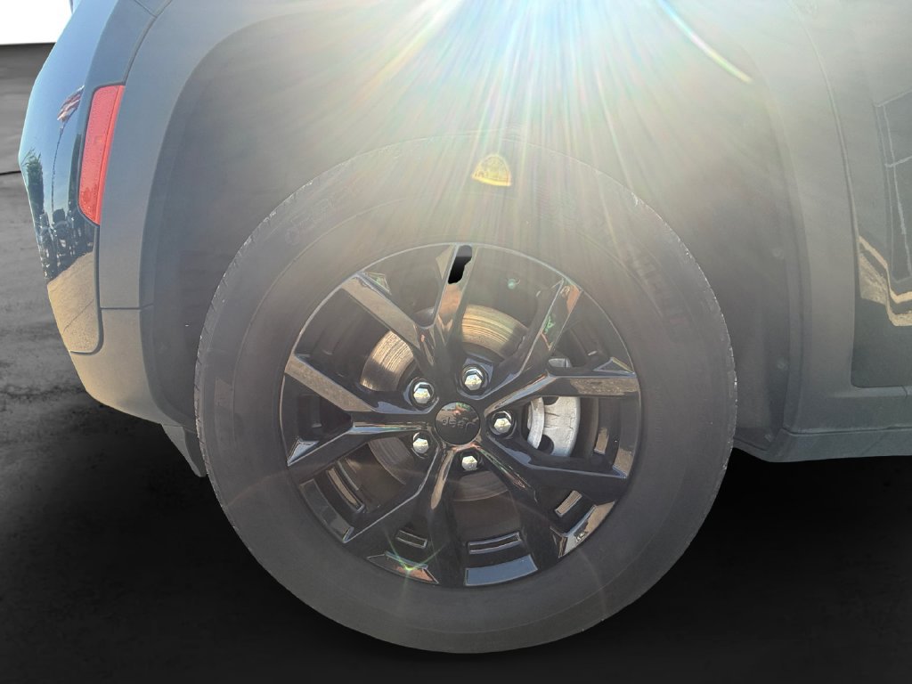 Used 2024 Jeep Grand Cherokee Altitude AWD/4WD image 13