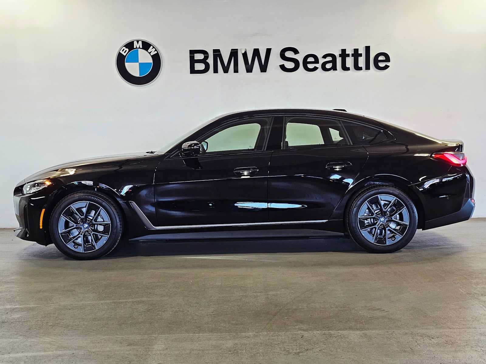 Certified 2023 BMW i4 eDrive35 RWD image 3