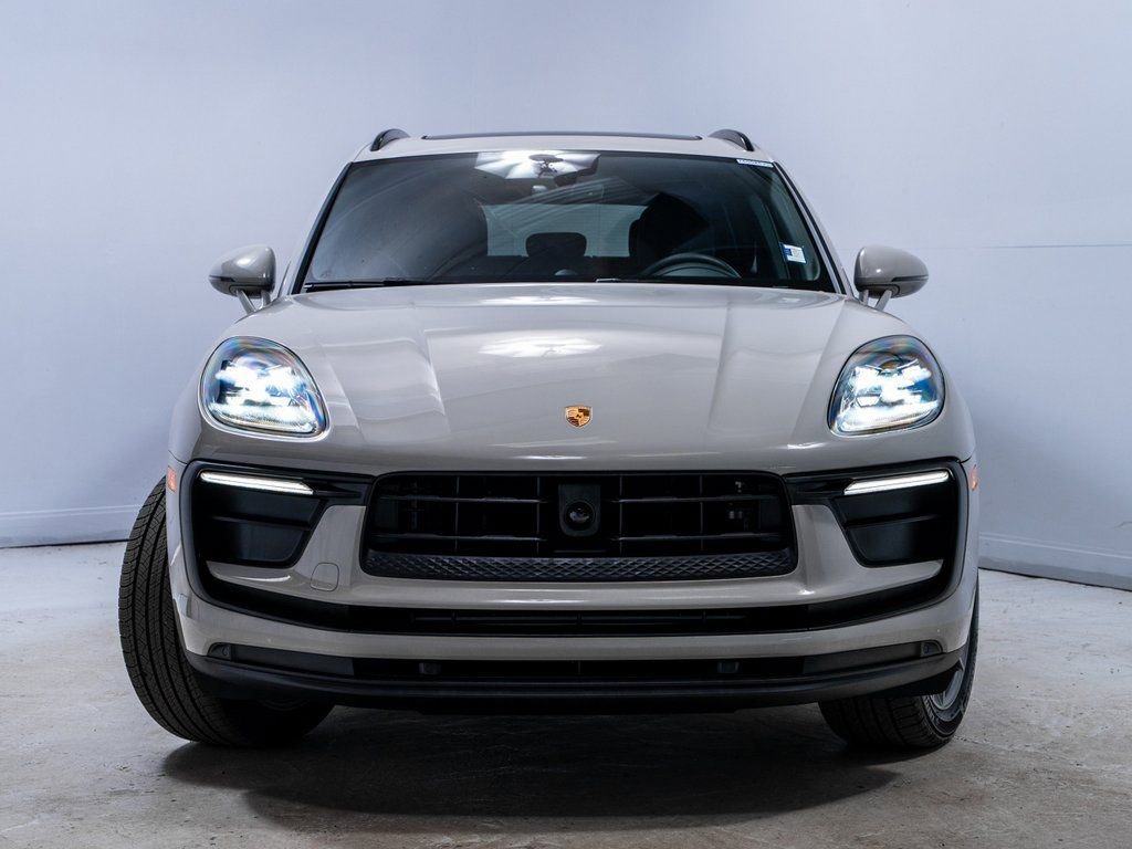 Used 2025 Porsche Macan image 10