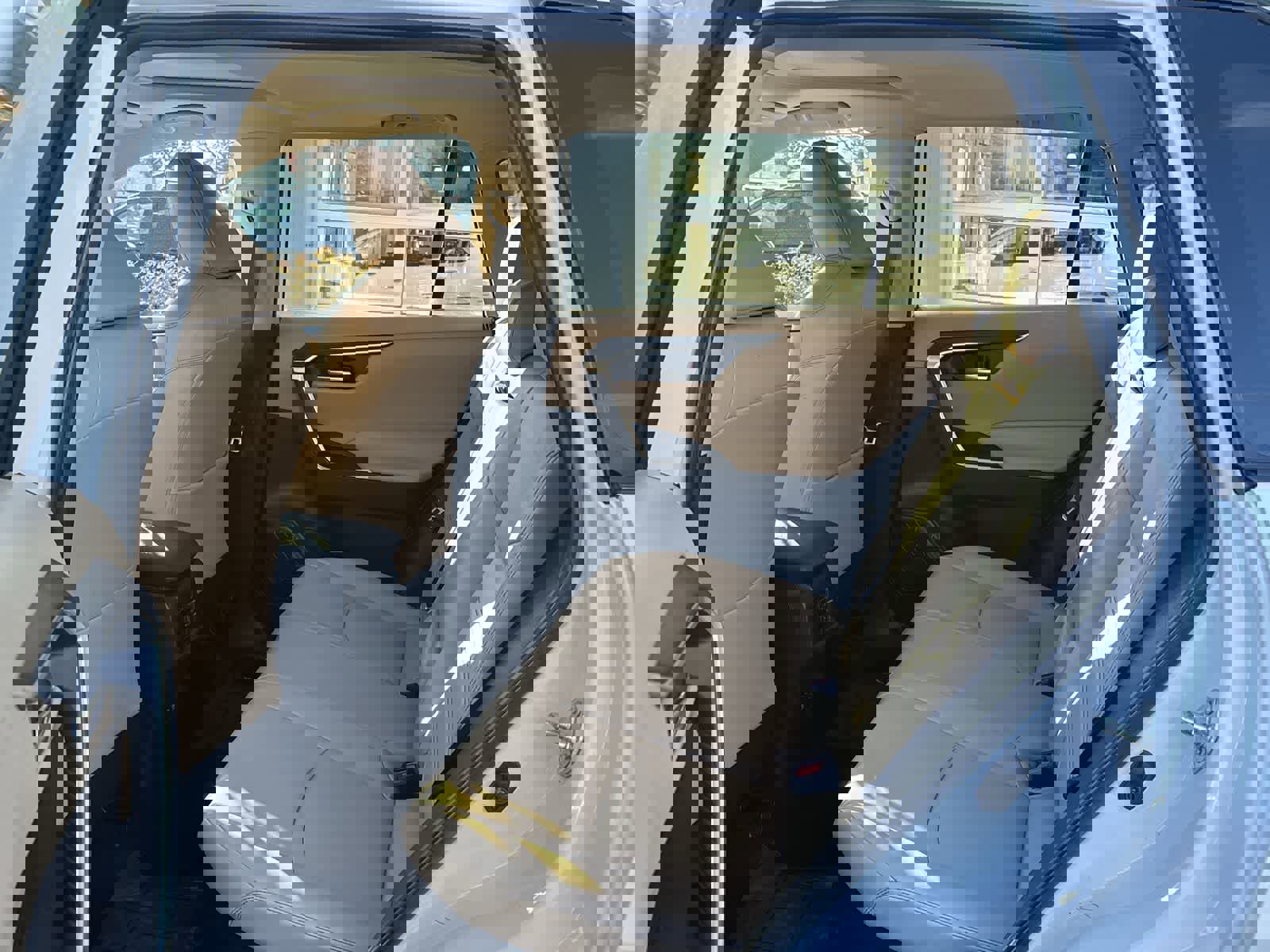 Used 2020 Toyota RAV4 Limited image 11