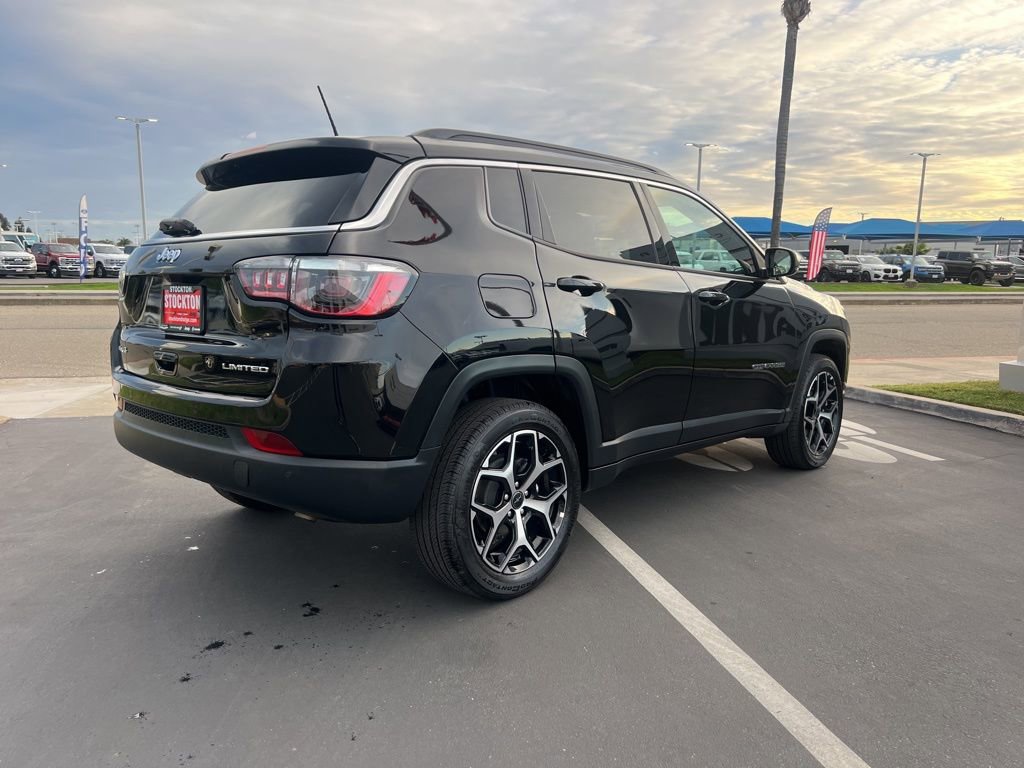 Used 2025 Jeep Compass Limited image 10