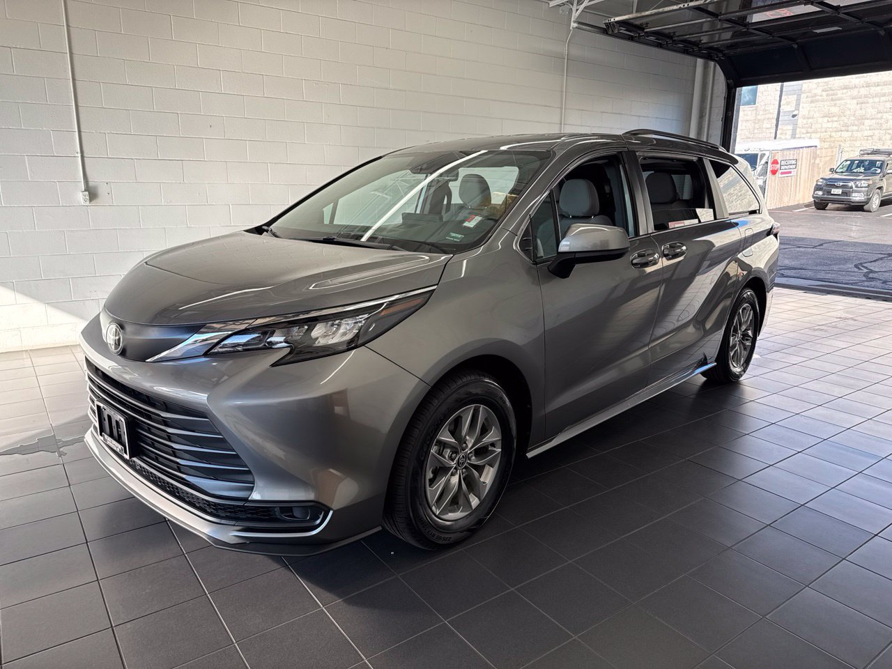 Certified 2026 Toyota Sienna LE AWD/4WD image 4