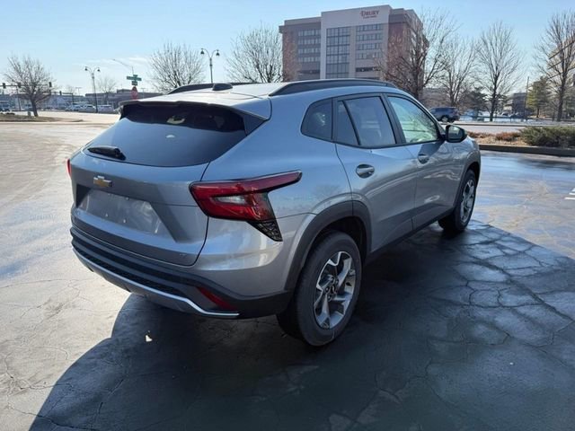 Used 2025 Chevrolet Trax LT w/ Driver Confidence Package FWD image 6