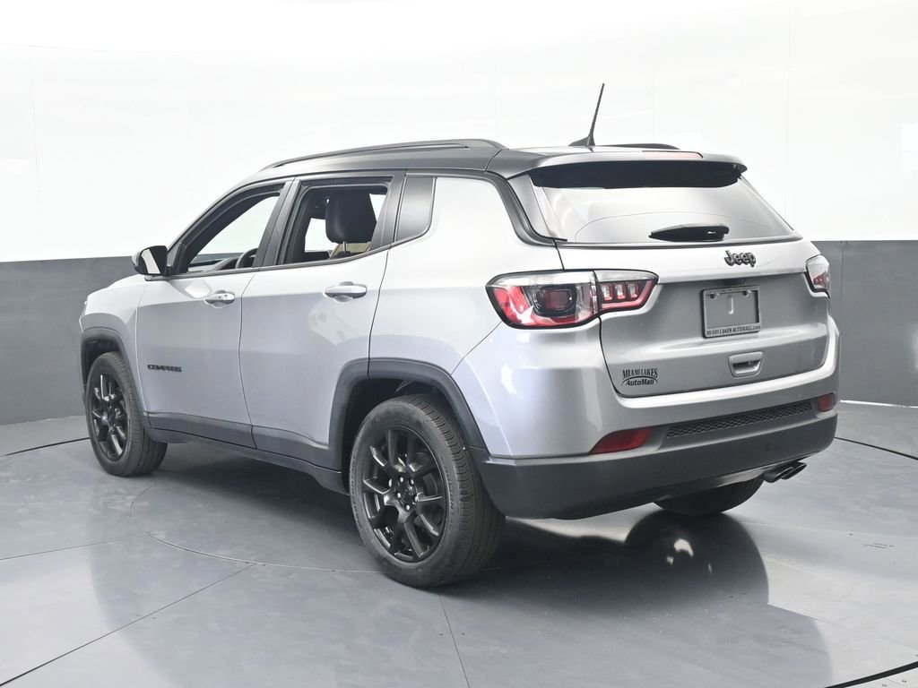 Used 2022 Jeep Compass Latitude FWD image 4