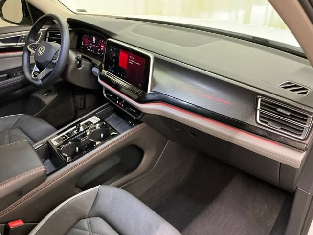 Used 2024 Volkswagen Atlas Peak Edition SE AWD/4WD image 22