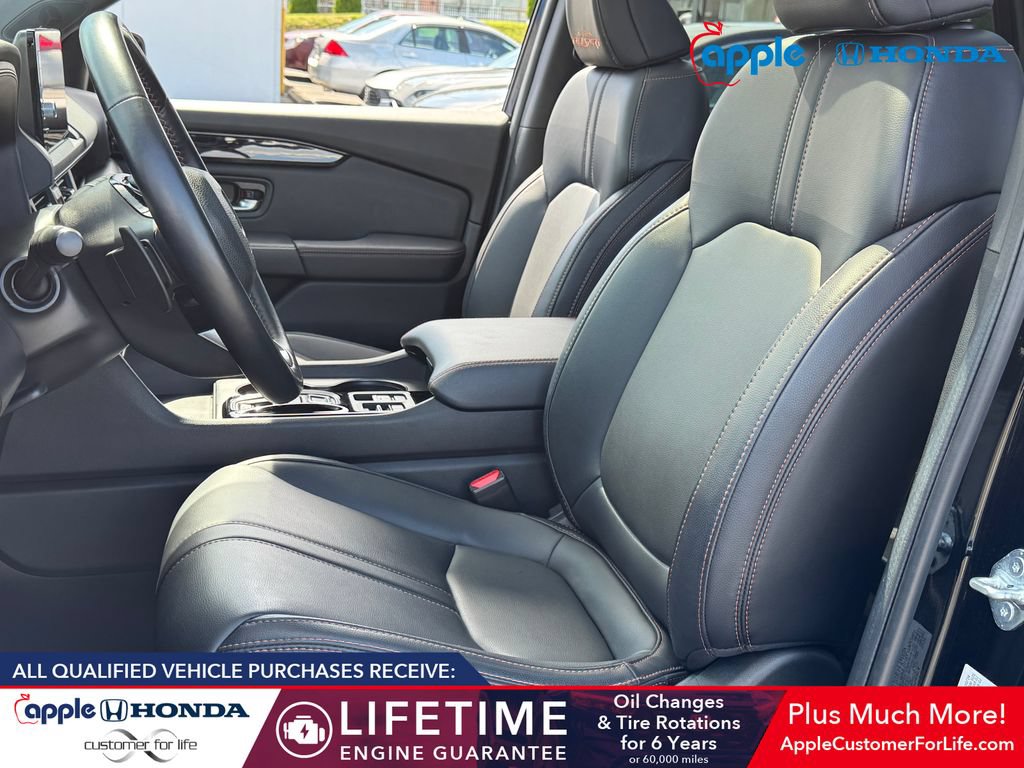 Used 2025 Honda Pilot TrailSport image 7