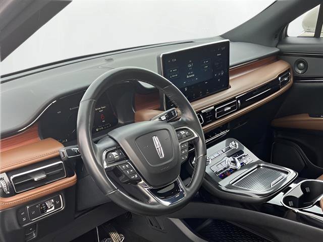 Used 2022 Lincoln Nautilus Reserve w/ Equipment Group 201A image 12