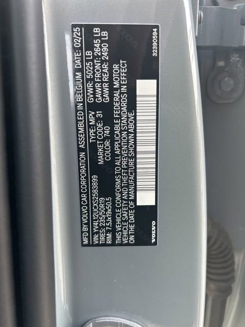Certified 2025 Volvo XC40 B5 Plus AWD/4WD image 27