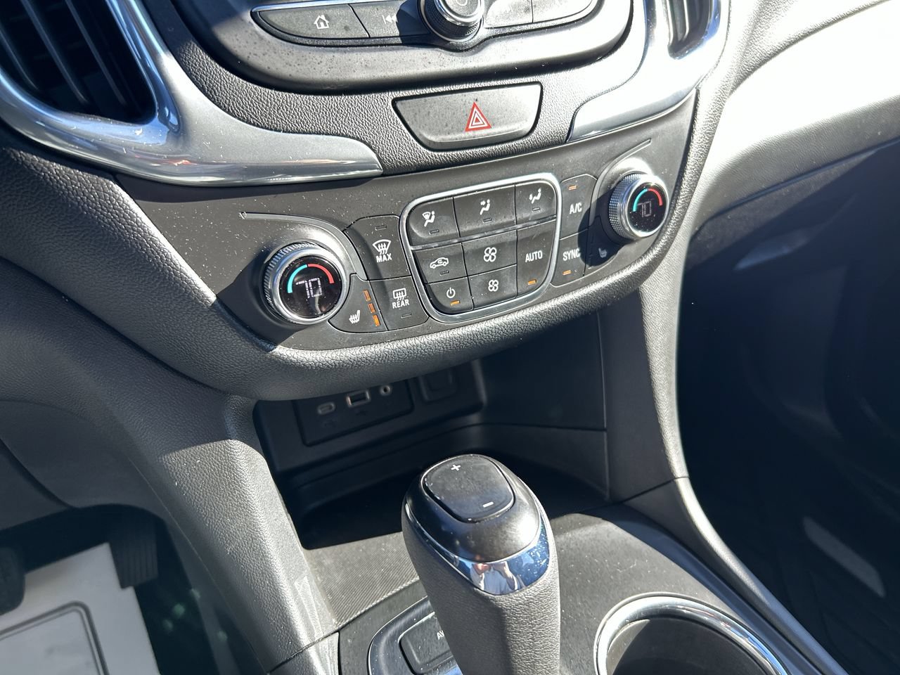 Used 2020 Chevrolet Equinox LT AWD/4WD image 29