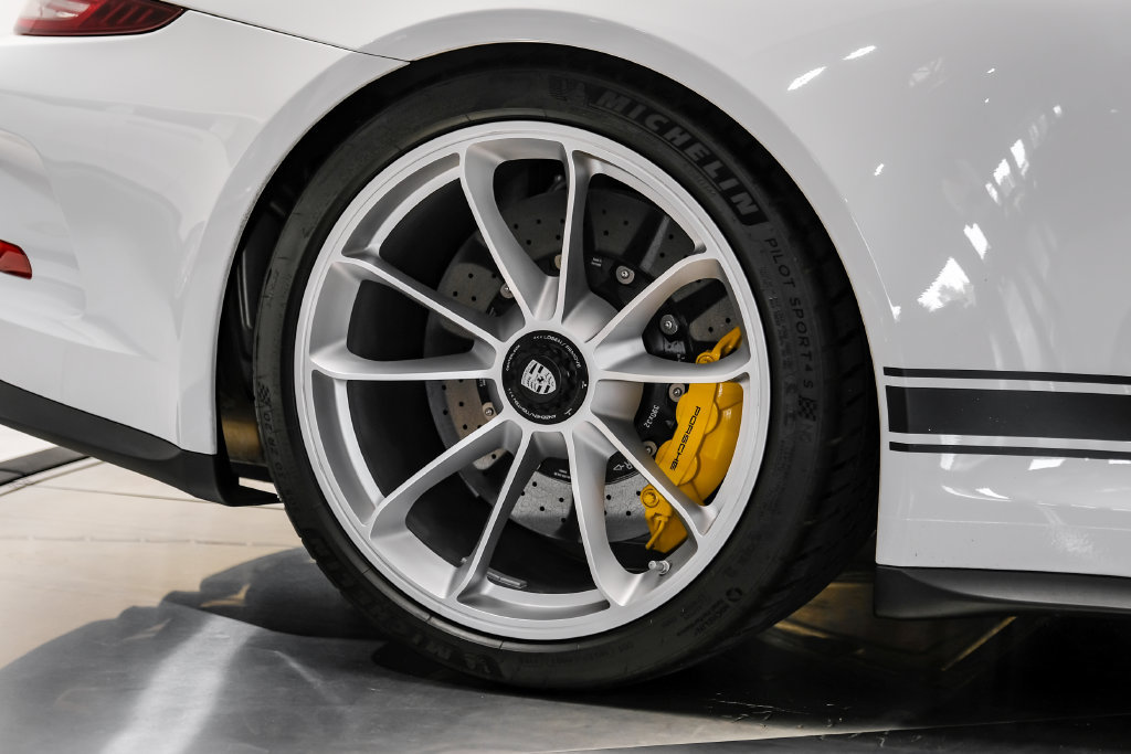 Used 2016 Porsche 911 R RWD image 57