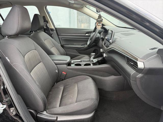 Used 2024 Nissan Altima 2.5 SV FWD image 12