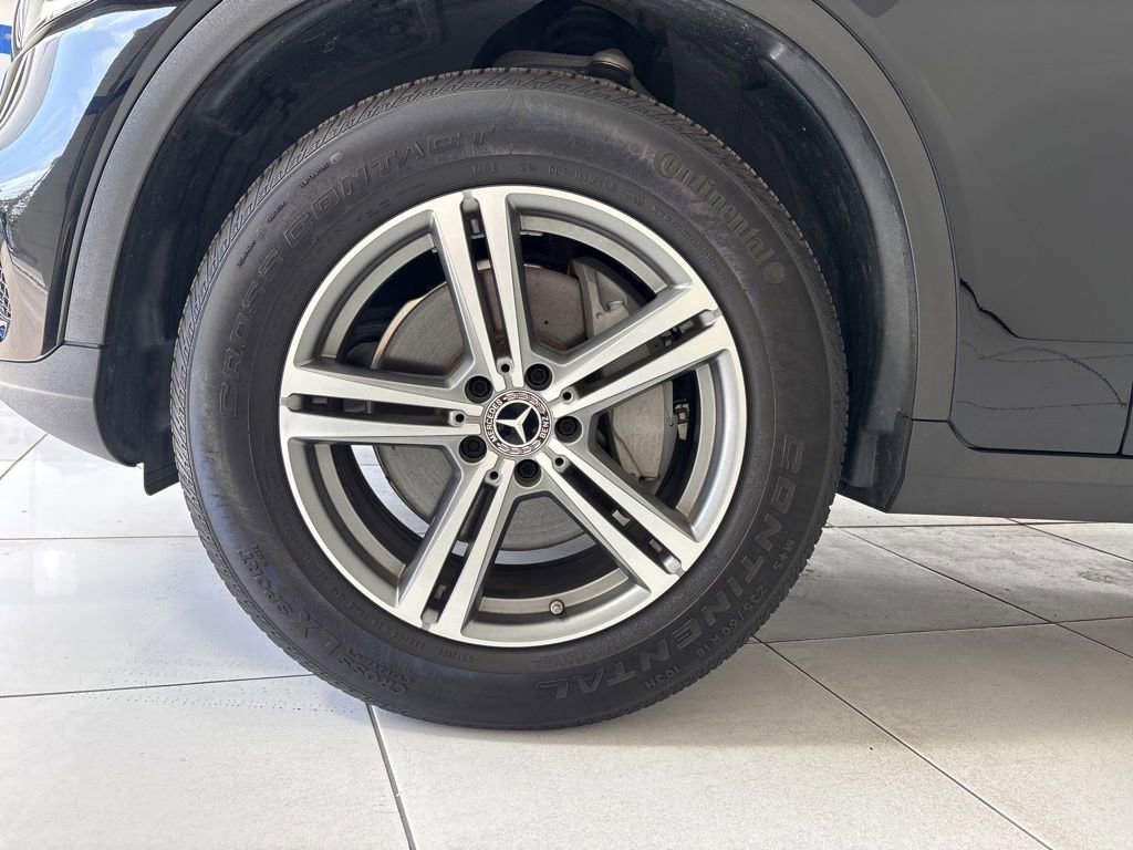 Used 2020 Mercedes-Benz GLC 300 4MATIC w/ Premium Package image 9