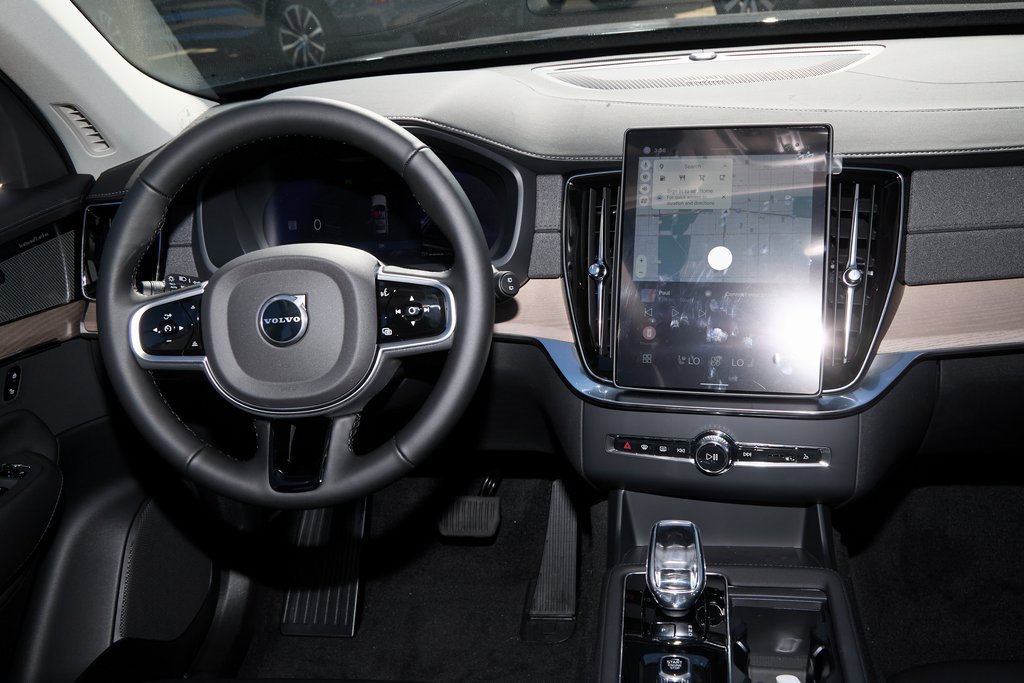New 2026 Volvo XC90 B6 Plus w/ Protection Package Premier image 33