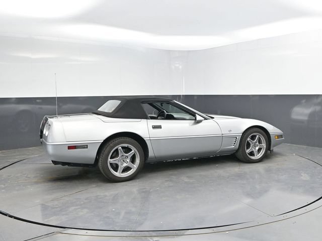 Used 1996 Chevrolet Corvette Convertible RWD image 2