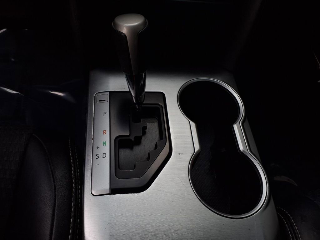 Used 2014 Toyota Camry SE image 9