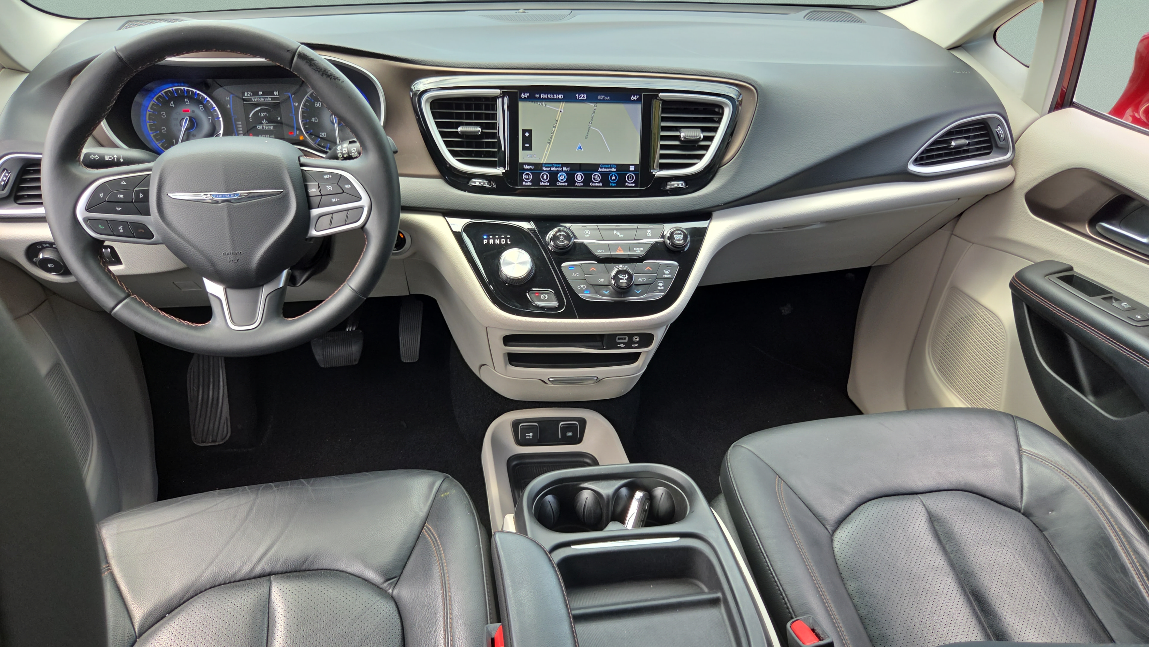 Used 2018 Chrysler Pacifica Touring-L w/ Tire & Wheel Group FWD image 14