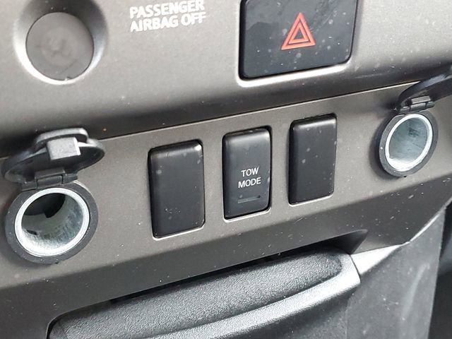 Used 2015 Nissan Titan S image 25