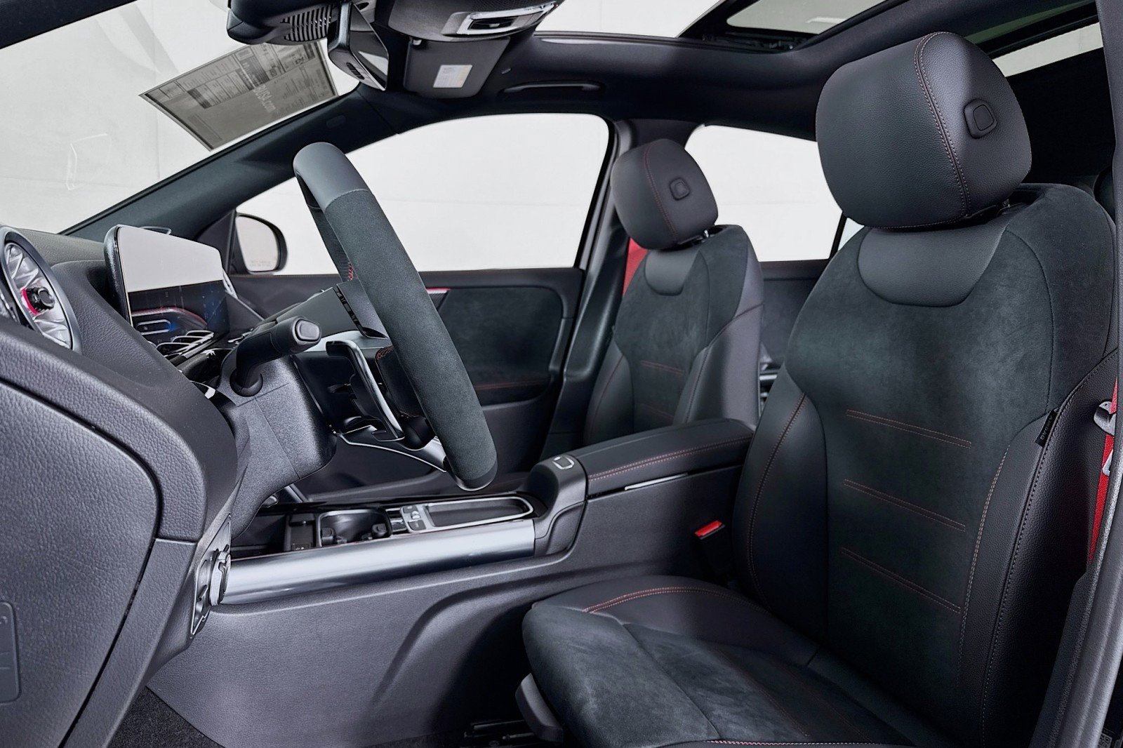 New 2026 Mercedes-Benz GLA 35 AMG 4MATIC image 16