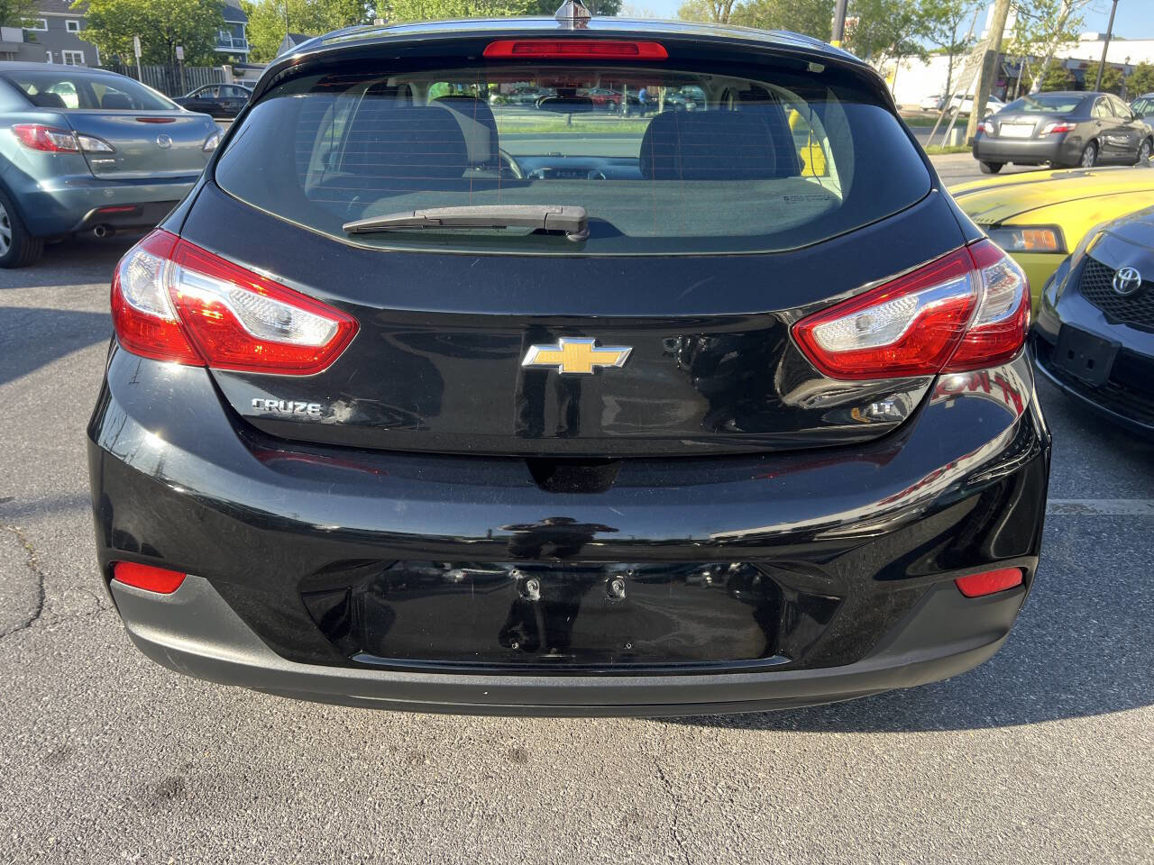 Used 2017 Chevrolet Cruze LT w/ Sun And Sound Package FWD image 4