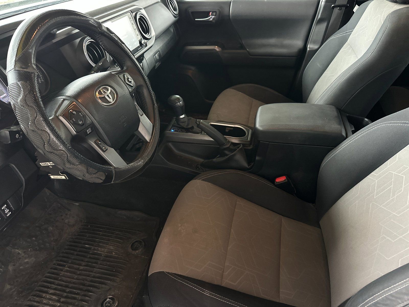 Used 2023 Toyota Tacoma TRD Off-Road AWD/4WD image 9