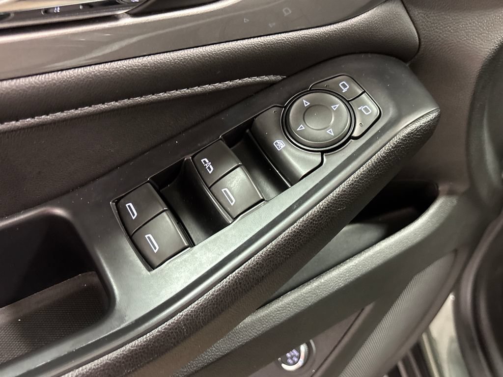 Used 2022 Chevrolet Traverse LT FWD image 23