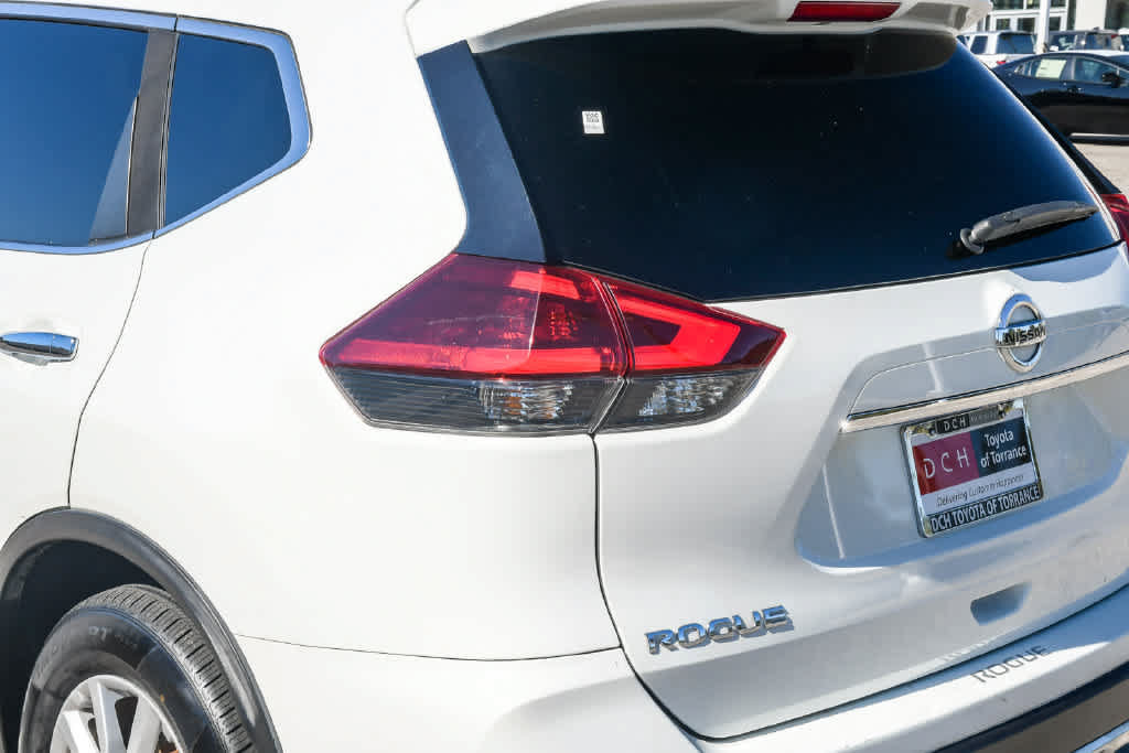 Used 2020 Nissan Rogue SV FWD image 37