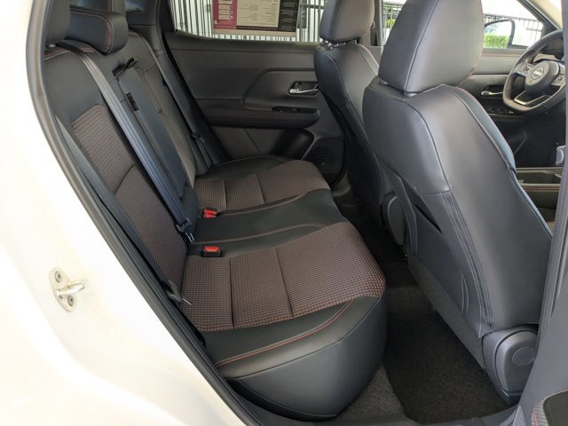 Used 2025 Nissan Kicks SR AWD/4WD image 18