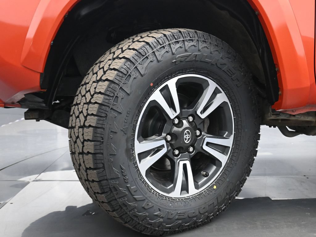Used 2016 Toyota Tacoma TRD Sport w/ Towing Package AWD/4WD image 27