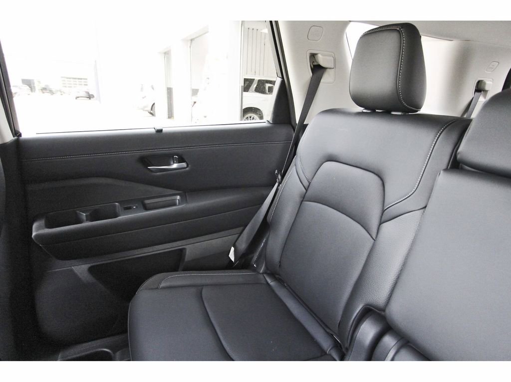 New 2026 Nissan Pathfinder SL w/ SL Premium Package (P04) FWD image 9