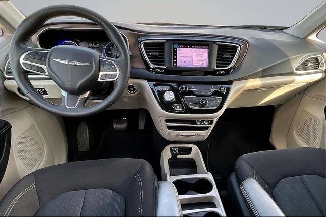 Used 2022 Chrysler Voyager LX FWD image 7