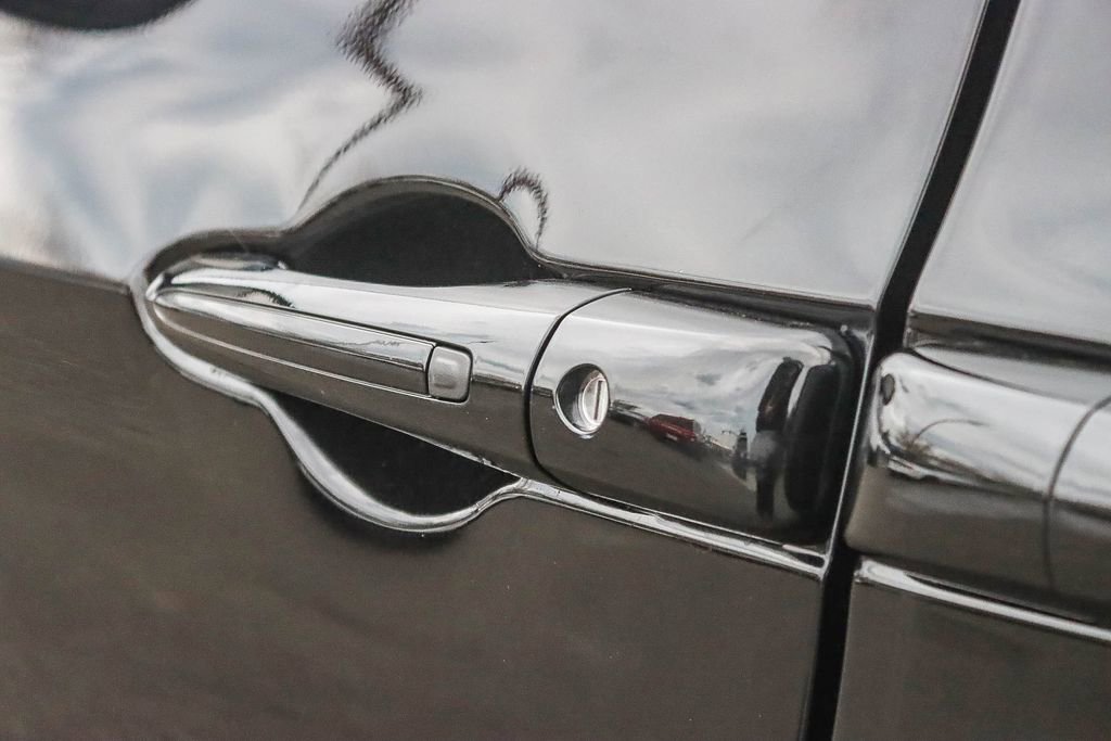 Used 2024 Chrysler Pacifica Select image 14