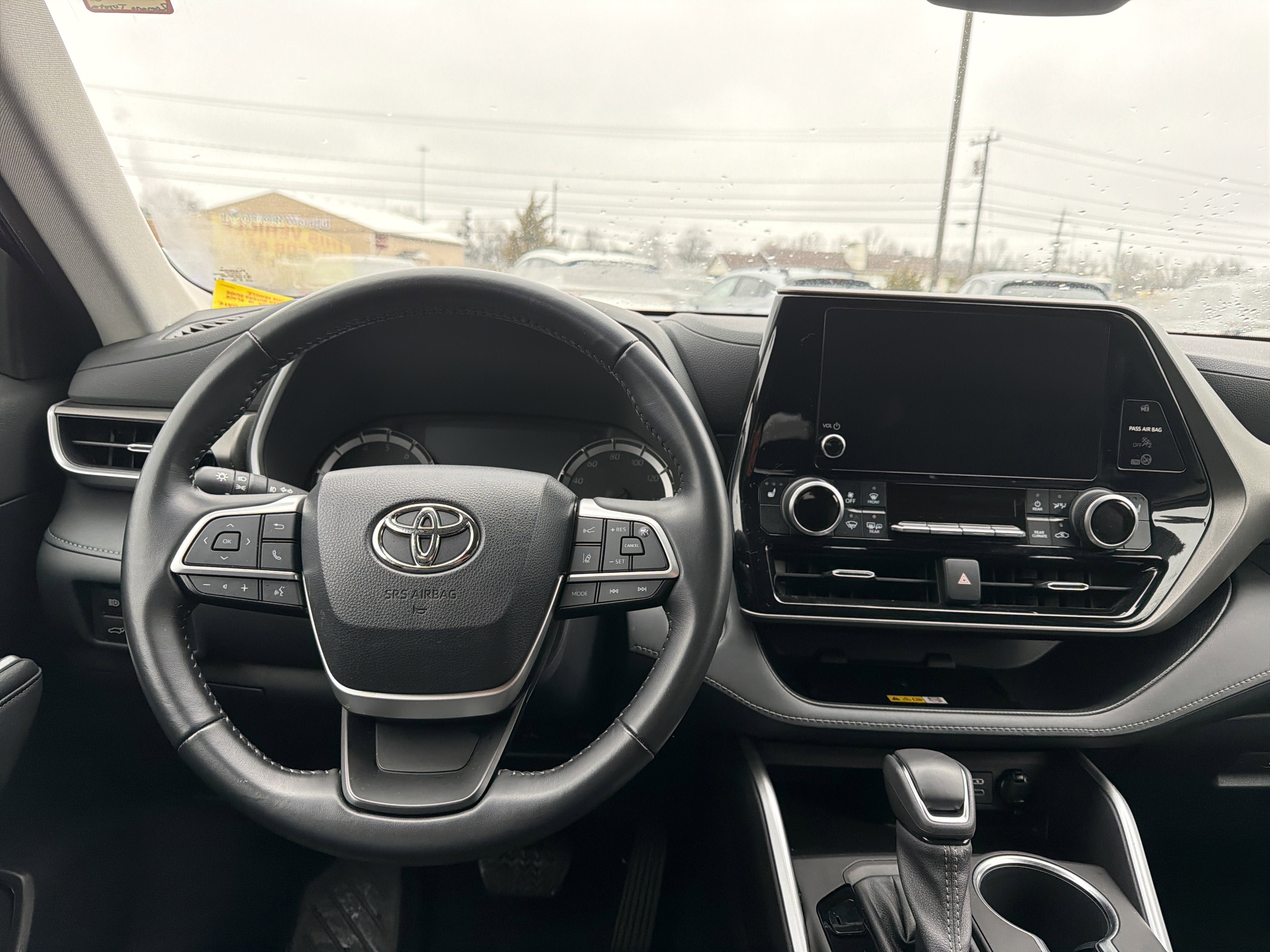 Used 2023 Toyota Highlander XLE AWD/4WD image 13