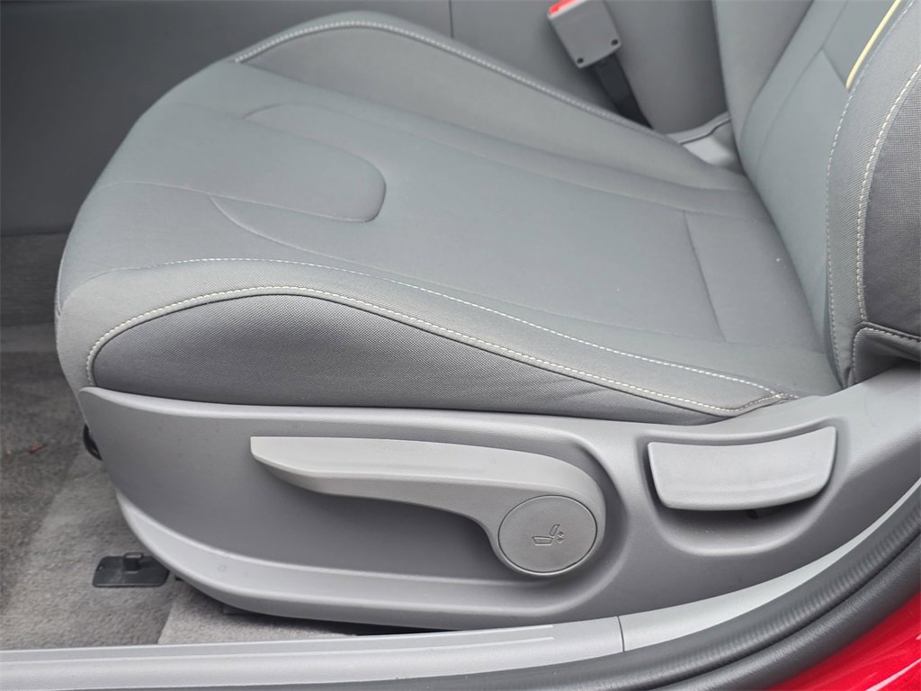 Used 2025 Hyundai Elantra SEL image 27