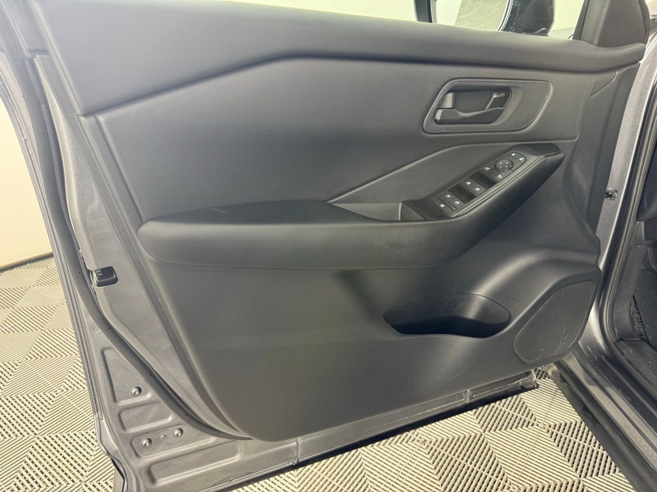 Used 2024 Nissan Rogue S image 10