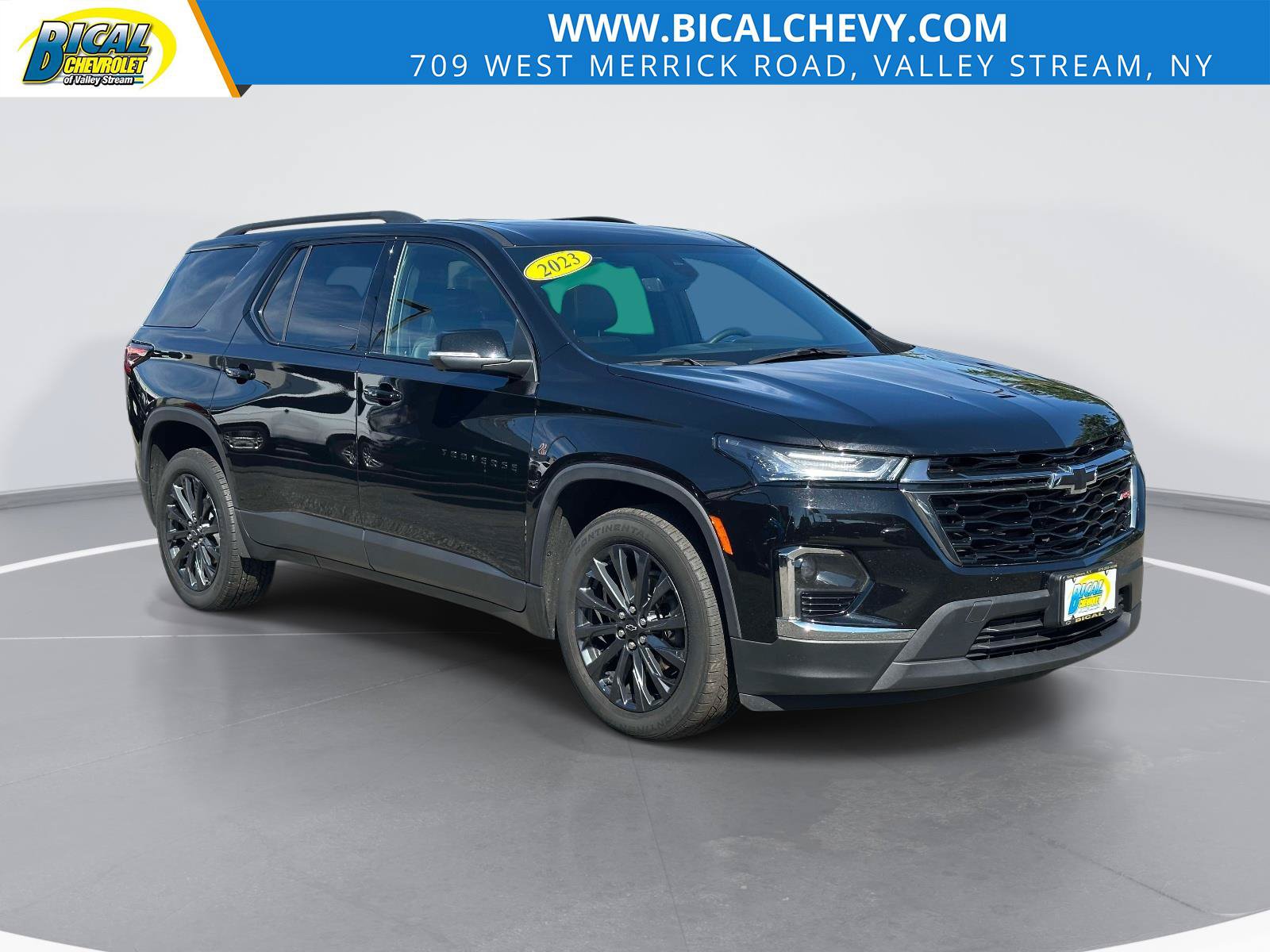 Used 2023 Chevrolet Traverse RS