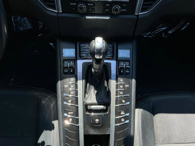 Used 2015 Porsche Macan S image 26