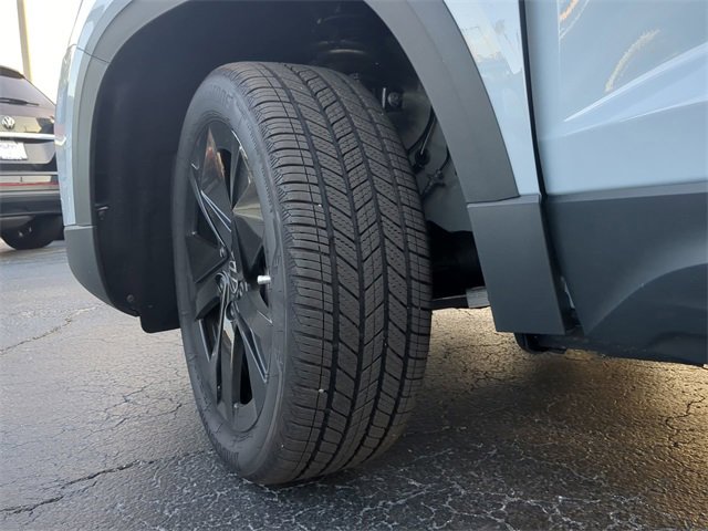 Certified 2025 Volkswagen Taos SE image 33