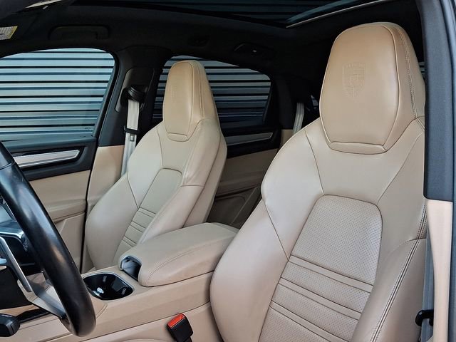 Certified 2023 Porsche Cayenne Platinum Edition image 5