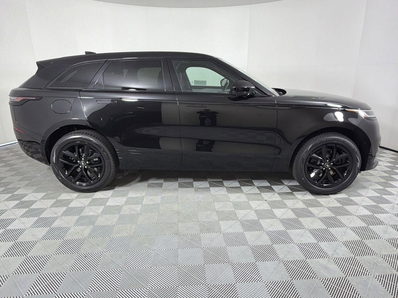 New 2026 Land Rover Range Rover Velar Dynamic SE image 6