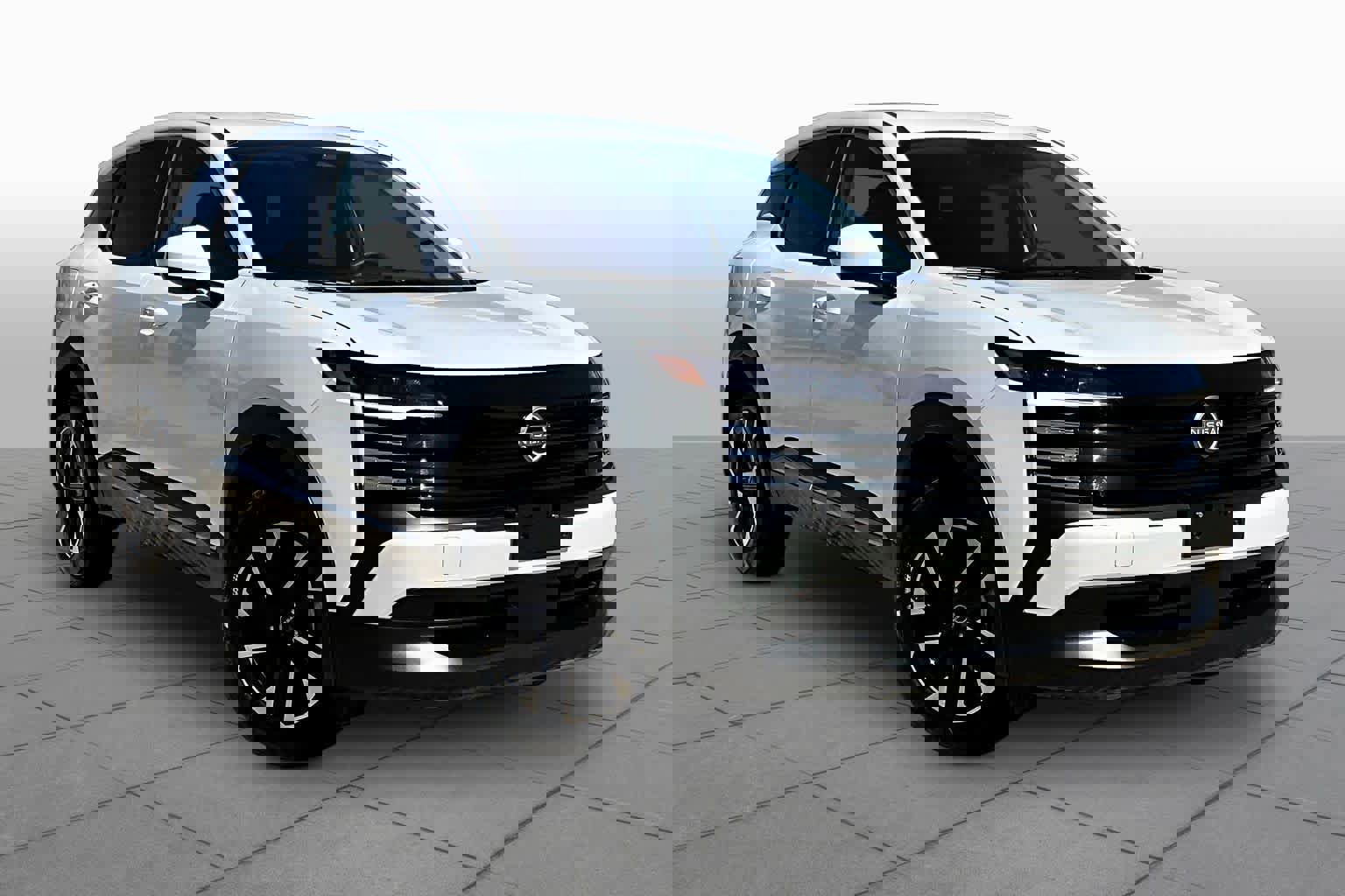 Used 2025 Nissan Kicks SV image 3