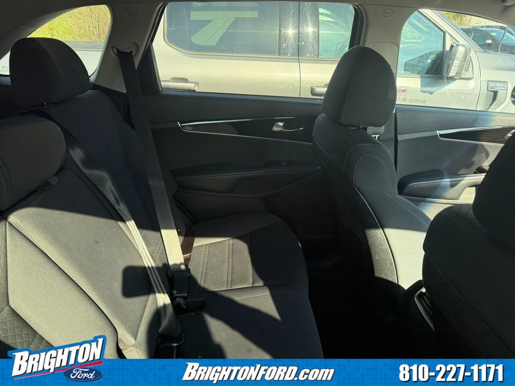 Used 2019 Kia Sorento LX image 9