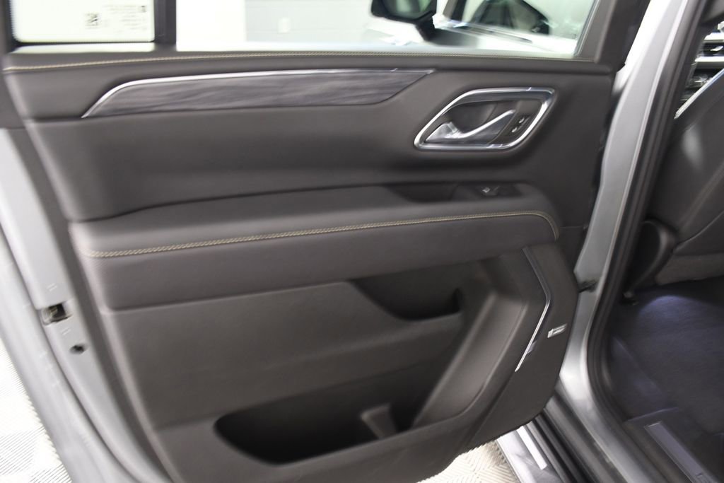 Used 2023 GMC Yukon XL SLT w/ SLT Premium Package image 25