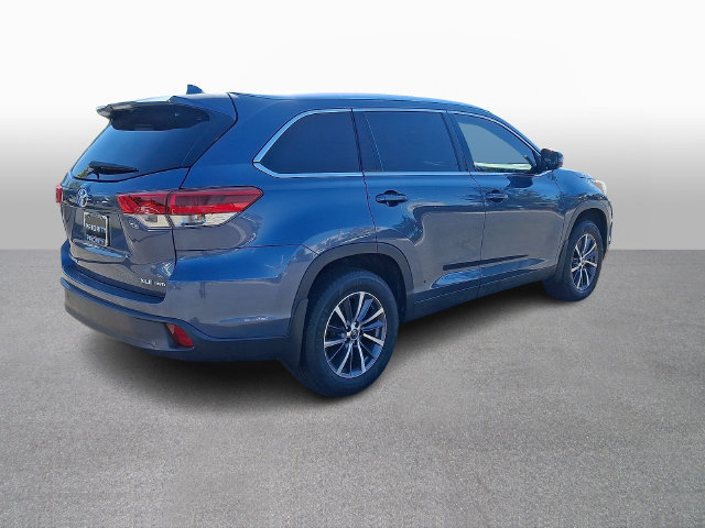 Used 2019 Toyota Highlander XLE AWD/4WD image 4