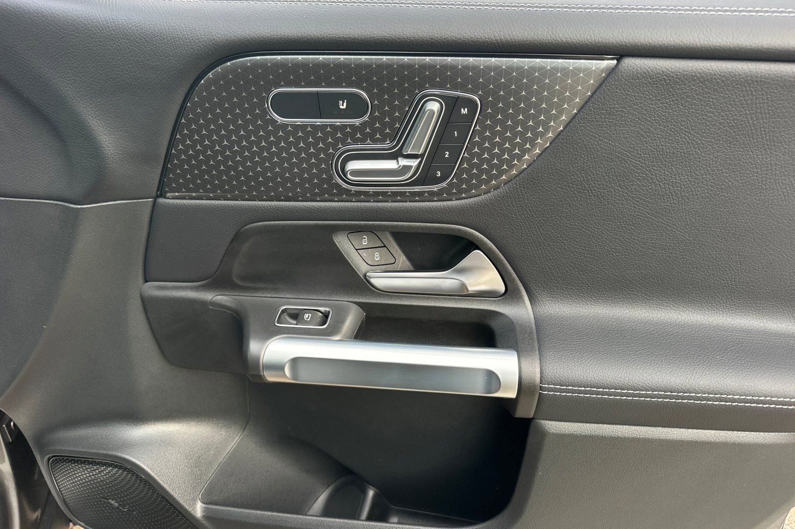 New 2026 Mercedes-Benz GLB 250 image 32