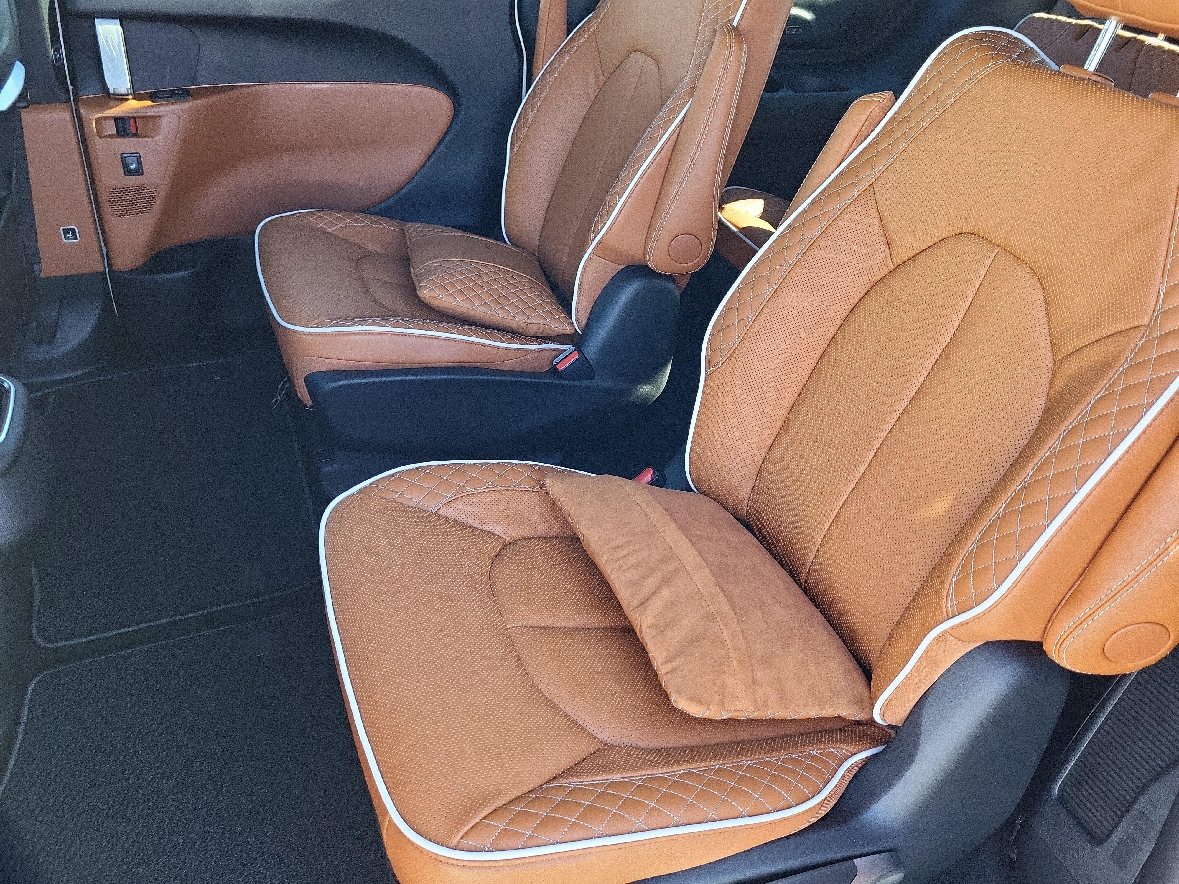 New 2026 Chrysler Pacifica Pinnacle image 25