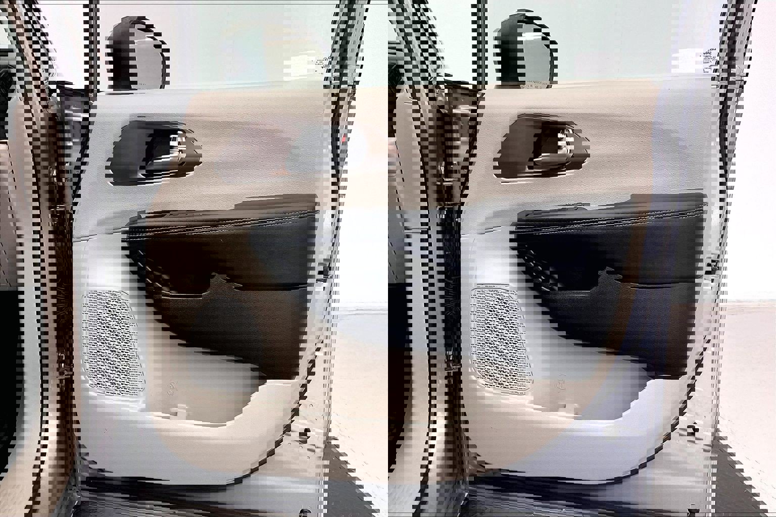 Used 2020 Chrysler Voyager Lxi image 26