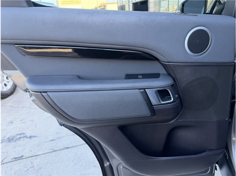 Used 2019 Land Rover Discovery SE AWD/4WD image 20